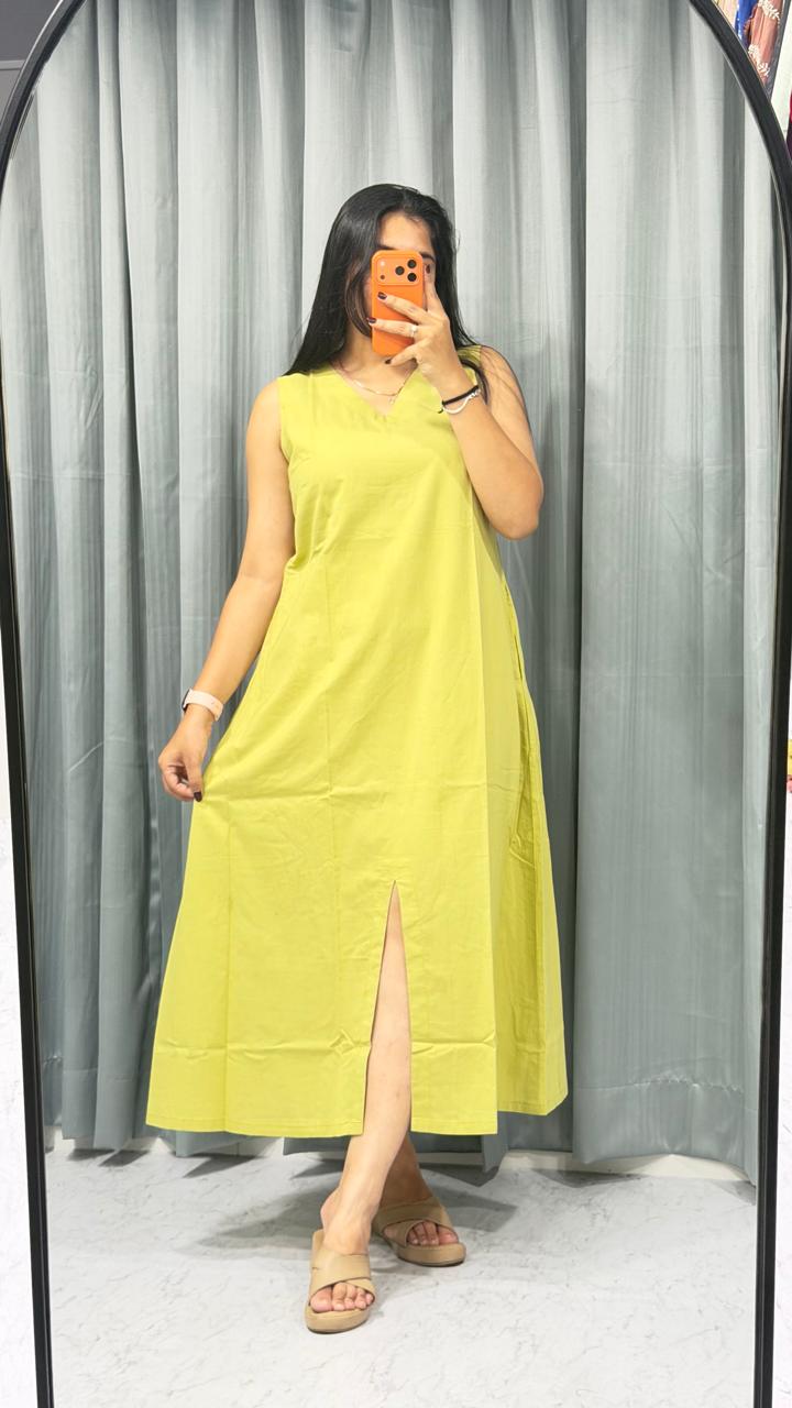 A sleek V-neck line MAXI DRESS BY THE MACHING CLUB