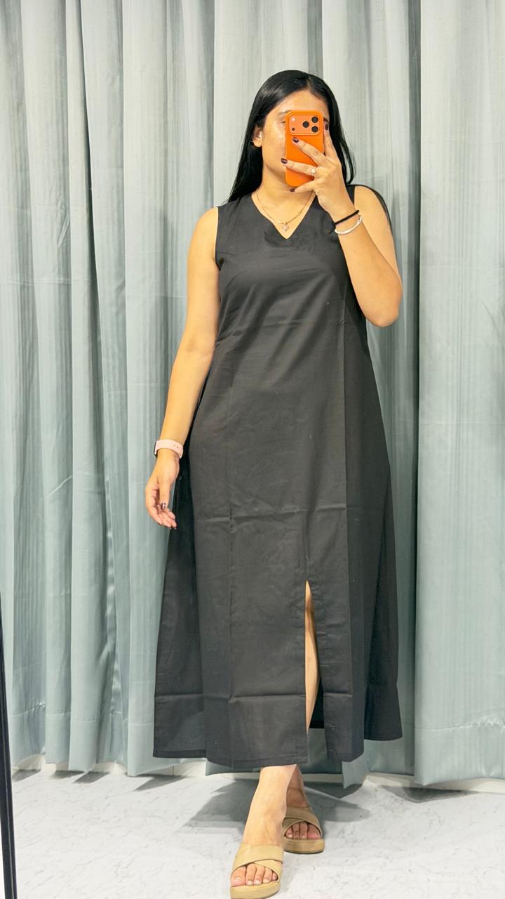 A sleek V-neck line MAXI DRESS BY THE MACHING CLUB